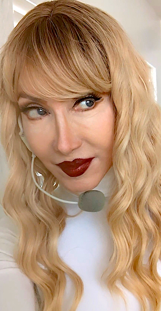 Betty-Atchison-as-taylor-swift